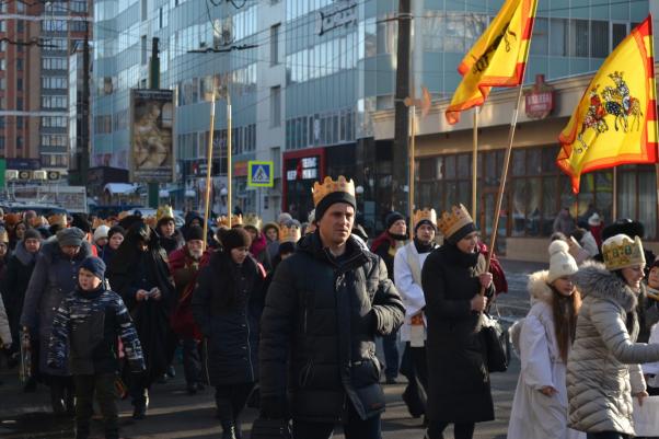 З колядками та Трьома Царями в кареті: вулицями Хмельницького пройшла театралізована хода, фото №13 на сайті vsim.ua
