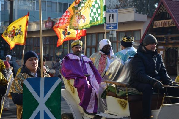 З колядками та Трьома Царями в кареті: вулицями Хмельницького пройшла театралізована хода, фото №12 на сайті vsim.ua