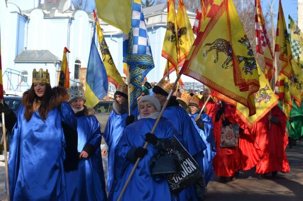 З колядками та Трьома Царями в кареті: вулицями Хмельницького пройшла театралізована хода, фото №10 на сайті vsim.ua