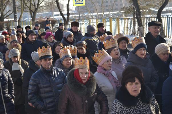 З колядками та Трьома Царями в кареті: вулицями Хмельницького пройшла театралізована хода, фото №14 на сайті vsim.ua