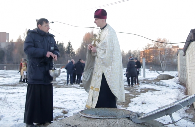 Новини Тернополя - фото з Вода, яка тече з кранів тернополян, теж освячена. А ви вірите у її цілющі властивості? (для обговорення) Вода, яка тече з кранів тернополян, теж освячена. А ви вірите у її цілющі властивості? (для обговорення), фото №2 на сайті 20minut.ua