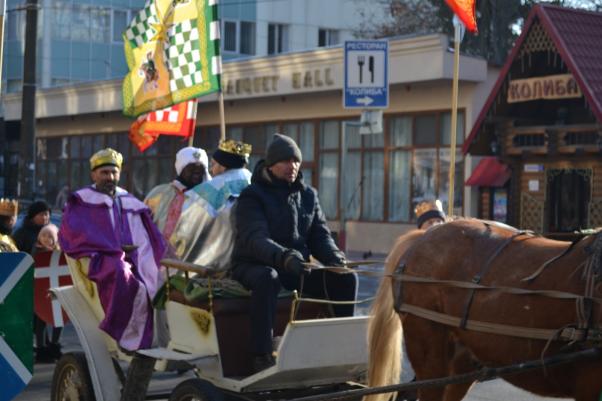 З колядками та Трьома Царями в кареті: вулицями Хмельницького пройшла театралізована хода, фото №3 на сайті vsim.ua