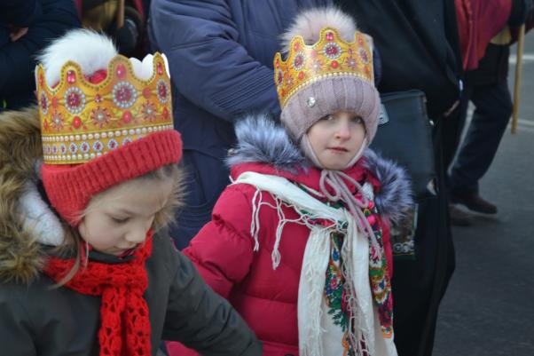 З колядками та Трьома Царями в кареті: вулицями Хмельницького пройшла театралізована хода, фото №15 на сайті vsim.ua