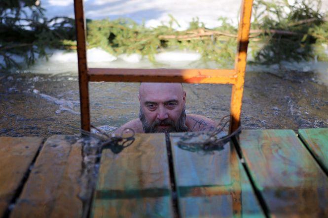 Новини Вінниці - фото з Водохреще-2019: черги до ополонок, сімейні купання та фото на снігу Водохреще-2019: черги до ополонок, сімейні купання та фото на снігу, фото №11 на сайті 20minut.ua