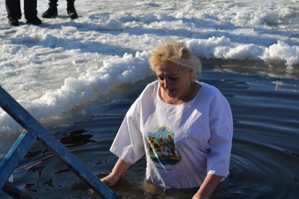 Новини Хмельницького - фото з “Моржі зі стажем” та “друг потягнув”: як хмельничани пірнали в ополонку на Південному Бузі “Моржі зі стажем” та “друг потягнув”: як хмельничани пірнали в ополонку на Південному Бузі, фото №24 на сайті vsim.ua