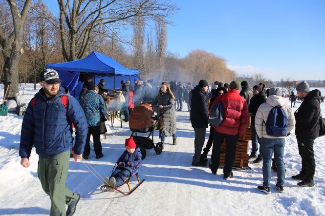 Новини Вінниці - фото з Водохреще-2019: черги до ополонок, сімейні купання та фото на снігу Водохреще-2019: черги до ополонок, сімейні купання та фото на снігу, фото №1 на сайті 20minut.ua