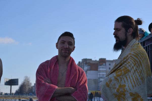 Новини Хмельницького - фото з “Моржі зі стажем” та “друг потягнув”: як хмельничани пірнали в ополонку на Південному Бузі “Моржі зі стажем” та “друг потягнув”: як хмельничани пірнали в ополонку на Південному Бузі, фото №8 на сайті vsim.ua