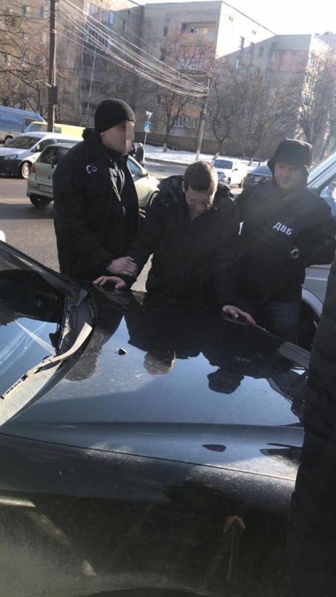 У Вінниці затримали двох копів-хабарників, ще двох - перевіряють, фото №1 на сайті 20minut.ua