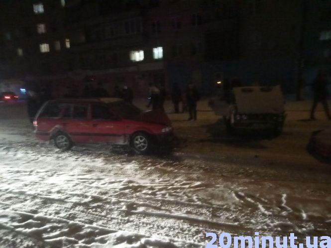 Новини Вінниці - фото з Лобове зіткнення у Гнівані: водій Volkswagen врізався у ВАЗ з дитиною у салоні Лобове зіткнення у Гнівані: водій Volkswagen врізався у ВАЗ з дитиною у салоні, фото №2 на сайті 20minut.ua