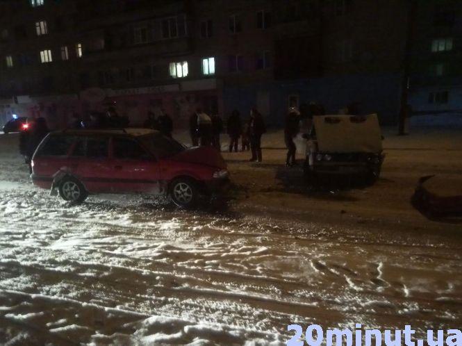 Новини Вінниці - фото з Лобове зіткнення у Гнівані: водій Volkswagen врізався у ВАЗ з дитиною у салоні Лобове зіткнення у Гнівані: водій Volkswagen врізався у ВАЗ з дитиною у салоні, фото №5 на сайті 20minut.ua