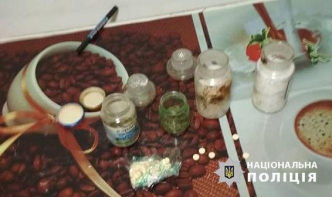 Нарколабораторія на орендованій квартирі та екс-поліцейські в "долі": у Хмельницькому спіймали банду наркодилерів, фото №2 на сайті vsim.ua