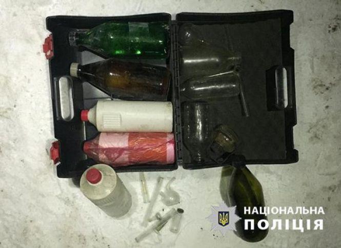 Нарколабораторія на орендованій квартирі та екс-поліцейські в "долі": у Хмельницькому спіймали банду наркодилерів, фото №4 на сайті vsim.ua