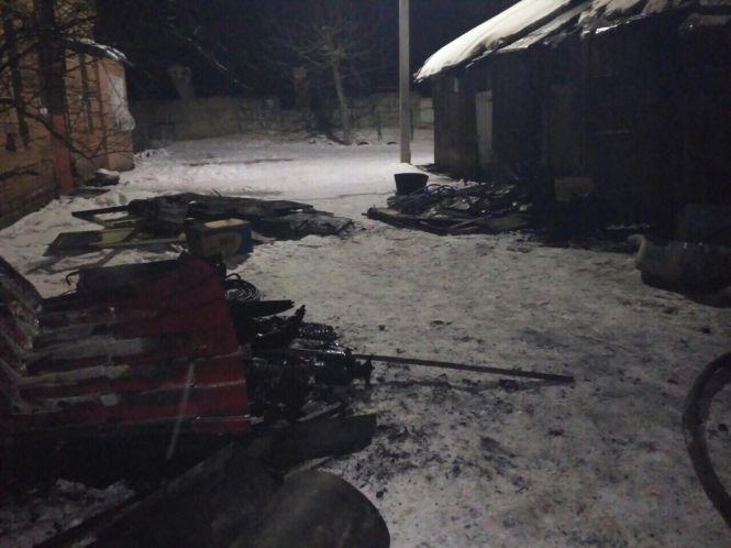 Масштабна пожежа на Стрілецькій: 16 рятувальників гасили шість сараїв, фото №2 на сайті 20minut.ua