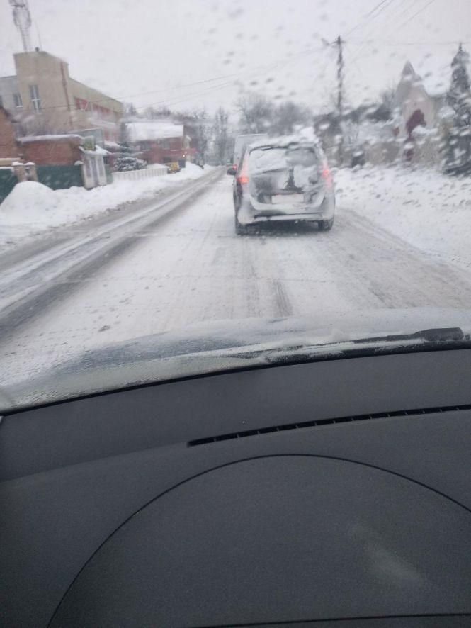 ДТП та затори: снігопад спровокував транспортний колапс у Вінниці, фото №6 на сайті 20minut.ua