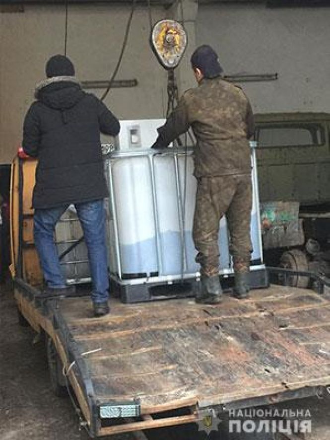 Новини Тернополя - фото з Тернопільські поліцейські припинили діяльність нелегальної автозаправки Тернопільські поліцейські припинили діяльність нелегальної автозаправки, фото №1 на сайті 20minut.ua