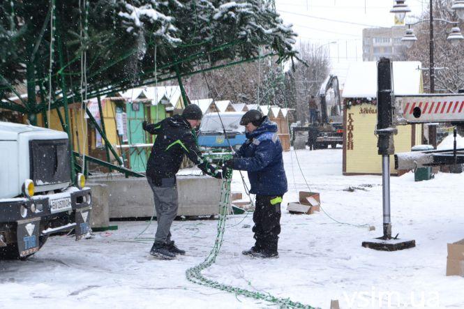 Новини Хмельницького - фото з Фото дня: на Проскурівській розпочали демонтаж головної ялинки міста Фото дня: на Проскурівській розпочали демонтаж головної ялинки міста, фото №3 на сайті vsim.ua