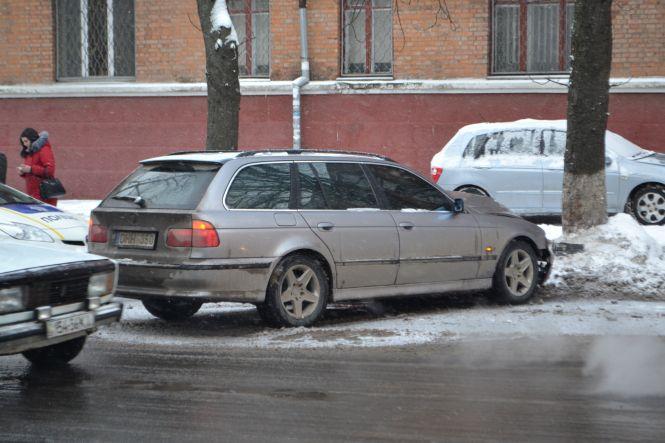 «BMW» на «євробляхах» в'їхав у дерево на Кам'янецькій (ФОТО), фото №5 на сайті vsim.ua