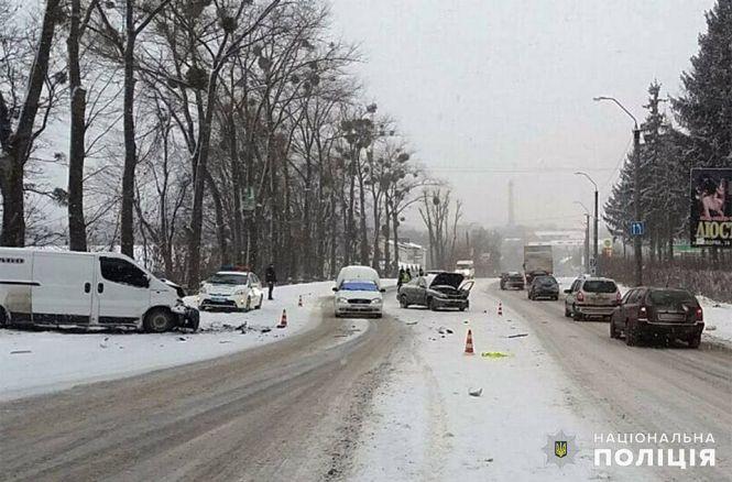 У Хмельницькому Lanos "лоб у лоб" зіткнувся з Opel: двоє людей у лікарні, фото №3 на сайті vsim.ua