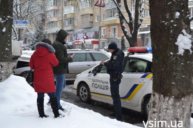 «BMW» на «євробляхах» в'їхав у дерево на Кам'янецькій (ФОТО), фото №4 на сайті vsim.ua