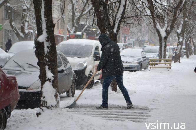 Новини Хмельницького - фото з Хмельничани взялися за лопати. Як місто прибирають від снігу Хмельничани взялися за лопати. Як місто прибирають від снігу, фото №4 на сайті vsim.ua