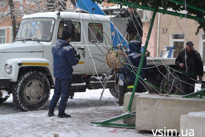 Новини Хмельницького - фото з Фото дня: на Проскурівській розпочали демонтаж головної ялинки міста Фото дня: на Проскурівській розпочали демонтаж головної ялинки міста, фото №2 на сайті vsim.ua