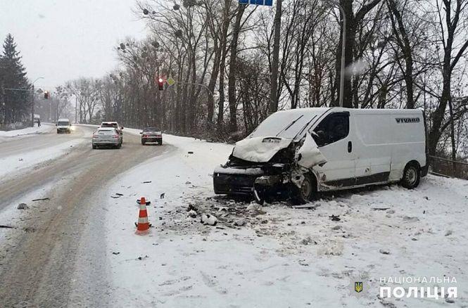 У Хмельницькому Lanos "лоб у лоб" зіткнувся з Opel: двоє людей у лікарні, фото №4 на сайті vsim.ua