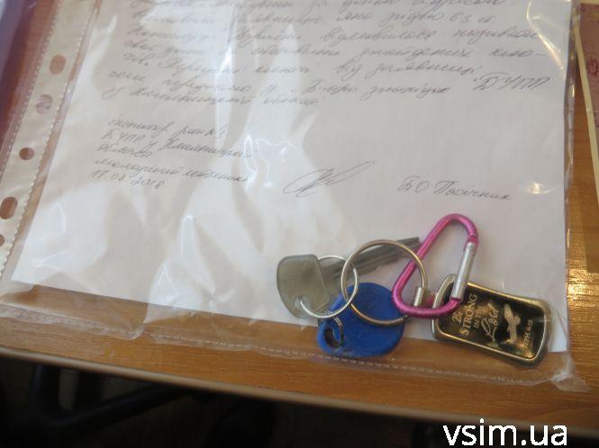 Новини Хмельницького - фото з Хмельницькі патрульні шукають власників номерних знаків і жіночих сумочок Хмельницькі патрульні шукають власників номерних знаків і жіночих сумочок, фото №5 на сайті vsim.ua