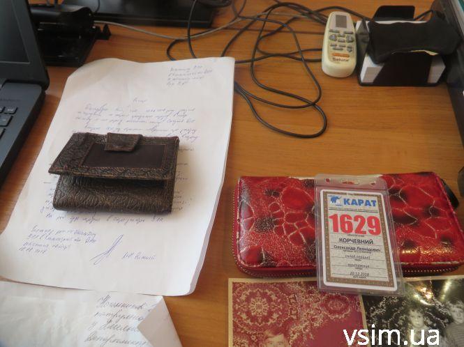 Новини Хмельницького - фото з Хмельницькі патрульні шукають власників номерних знаків і жіночих сумочок Хмельницькі патрульні шукають власників номерних знаків і жіночих сумочок, фото №4 на сайті vsim.ua