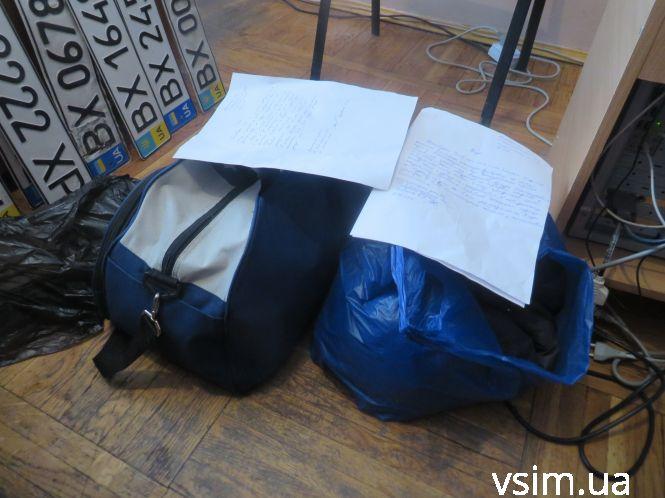 Новини Хмельницького - фото з Хмельницькі патрульні шукають власників номерних знаків і жіночих сумочок Хмельницькі патрульні шукають власників номерних знаків і жіночих сумочок, фото №2 на сайті vsim.ua