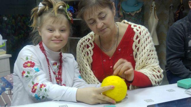 Зваляли з вовни дві Cонячні системи, фото №3 на сайті 20minut.ua