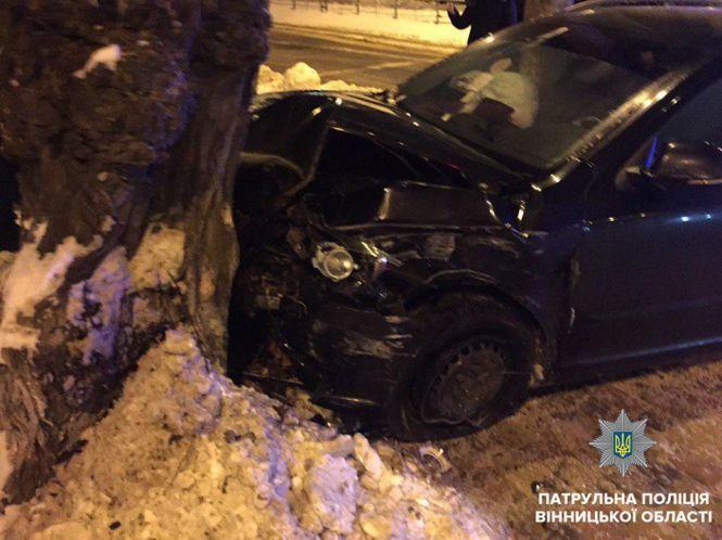 Масштабна ДТП: п'яний водій протаранив дві автівки та врізався у дерево, фото №2 на сайті 20minut.ua