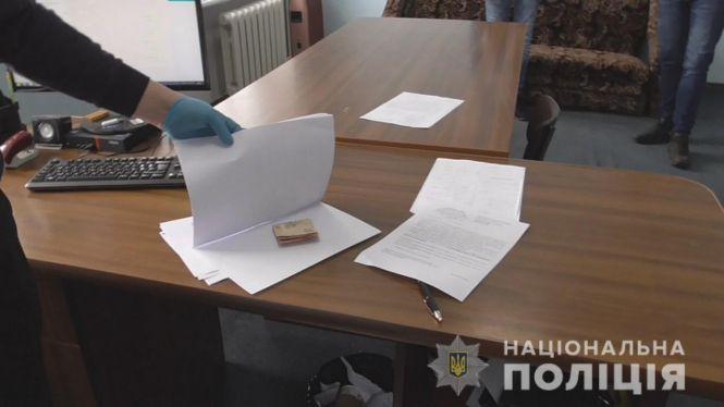 Новини Хмельницького - фото з У Хмельницькому чоловік намагався відкупитися від слідчого гривнями У Хмельницькому чоловік намагався відкупитися від слідчого гривнями, фото №1 на сайті vsim.ua