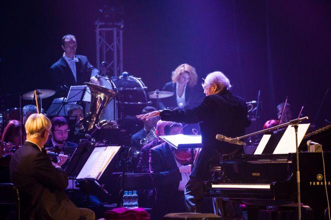 Новини Вінниці - фото з Світ втратив легенду. Три роки тому у Вінниці Мішель Легран розповідав, що переживає «другу молодість» Світ втратив легенду. Три роки тому у Вінниці Мішель Легран розповідав, що переживає «другу молодість», фото №6 на сайті 20minut.ua