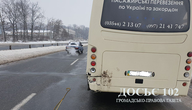 Новини Тернополя - фото з ДТП біля Березовиці: водій заснув і врізався у автобус ДТП біля Березовиці: водій заснув і врізався у автобус, фото №1 на сайті 20minut.ua