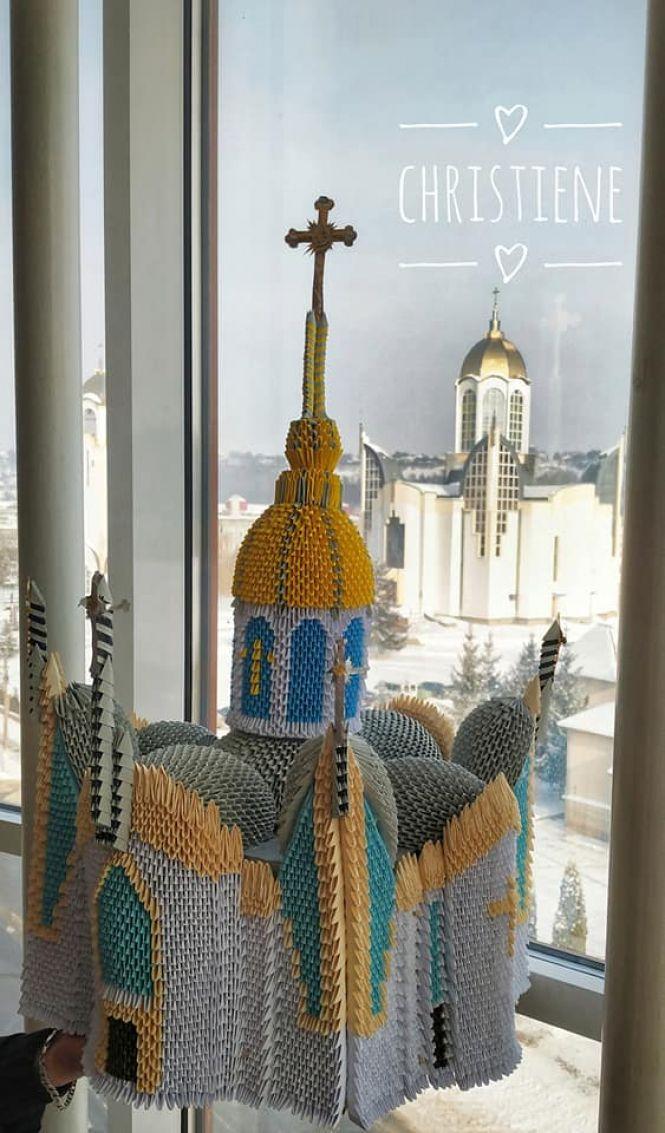 Чортківчанка Христина Глухан створила метрову копію Собору-Тризуба із паперу, фото №1 на сайті 20minut.ua