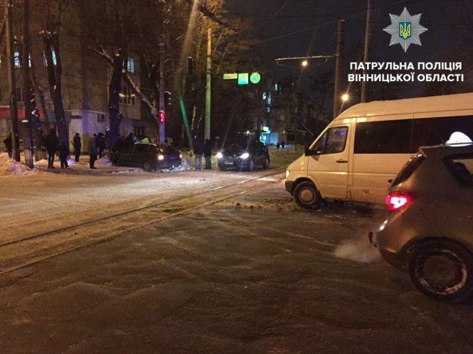 Масштабна ДТП: п'яний водій протаранив дві автівки та врізався у дерево, фото №1 на сайті 20minut.ua