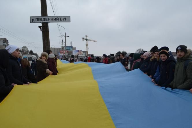 Вбивчі ревнощі, ланцюг єдності та "Міні міс": ТОП-5 новин тижня у Хмельницькому, фото №2 на сайті vsim.ua