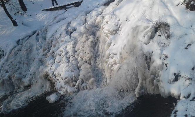 На Тернопільщині замерз найвищий водоспад України, фото №1 на сайті 20minut.ua