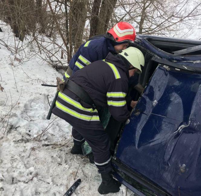 Новини Хмельницького - фото з Біля Старокостянтинова перекинувся Renault: водія діставали рятувальники Біля Старокостянтинова перекинувся Renault: водія діставали рятувальники, фото №1 на сайті vsim.ua
