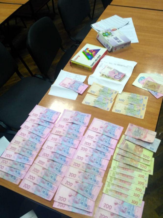 Новини Вінниці - фото з Викладача-хабарника взяли під варту. Він може вийти заплативши 153 тисячі Викладача-хабарника взяли під варту. Він може вийти заплативши 153 тисячі, фото №3 на сайті 20minut.ua