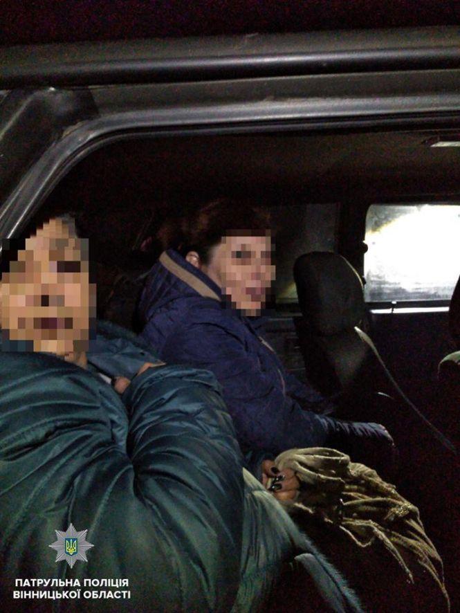 Новини Вінниці - фото з Затримали двох шахрайок, які «обміняли» у пенсіонера 11 тисяч гривень Затримали двох шахрайок, які «обміняли» у пенсіонера 11 тисяч гривень, фото №2 на сайті 20minut.ua