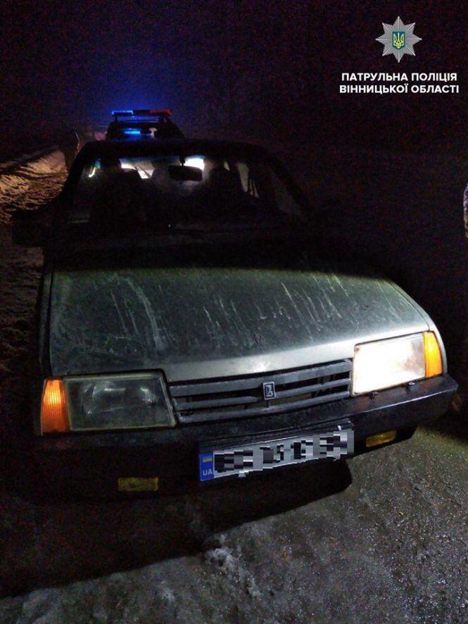 Новини Вінниці - фото з Затримали двох шахрайок, які «обміняли» у пенсіонера 11 тисяч гривень Затримали двох шахрайок, які «обміняли» у пенсіонера 11 тисяч гривень, фото №1 на сайті 20minut.ua