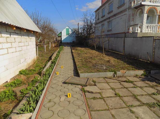 Новини Вінниці - фото з У Хмільнику на березі Бугу знайшли труп жінки: подробиці моторошного вбивства У Хмільнику на березі Бугу знайшли труп жінки: подробиці моторошного вбивства, фото №3 на сайті 20minut.ua