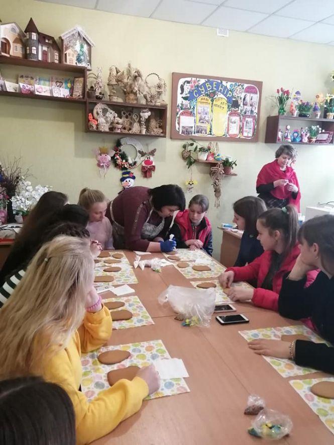 Ліцеїсти готували солодощі для дітей з Донеччини, фото №6 на сайті 20minut.ua