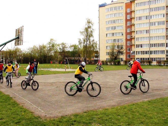 Новини Тернополя - фото з Як на Тернопільщині людей до ранкової зарядки залучають Як на Тернопільщині людей до ранкової зарядки залучають, фото №1 на сайті 20minut.ua