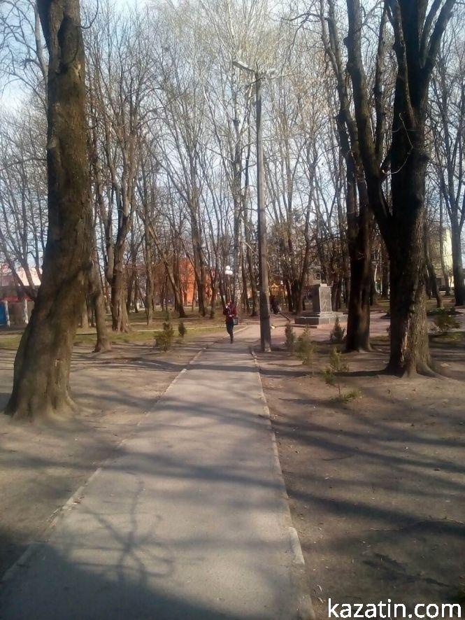 Новини Козятина - фото з Козятин сьогодні: на базарі людно, в парку — пусто Козятин сьогодні: на базарі людно, в парку — пусто, фото №3 на сайті 20minut.ua