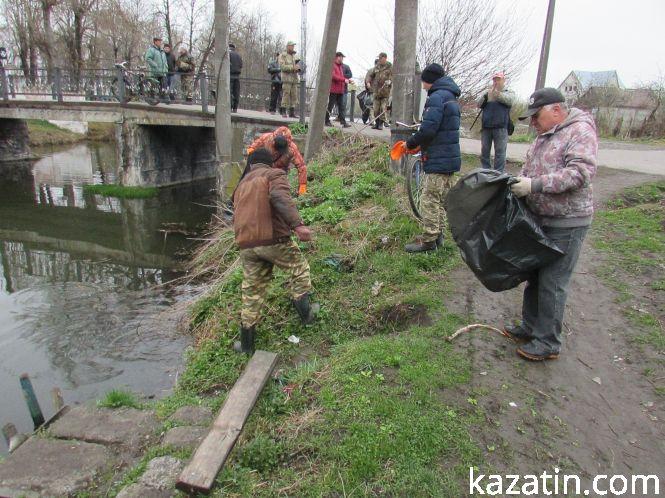 Новини Козятина - фото з "Чиста" субота: наводили лад і в місті, і на річці "Чиста" субота: наводили лад і в місті, і на річці, фото №11 на сайті 20minut.ua