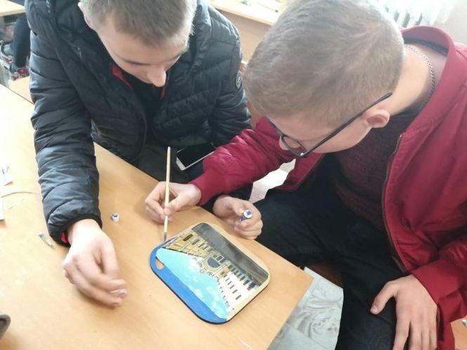 Ліцеїсти готували солодощі для дітей з Донеччини, фото №1 на сайті 20minut.ua