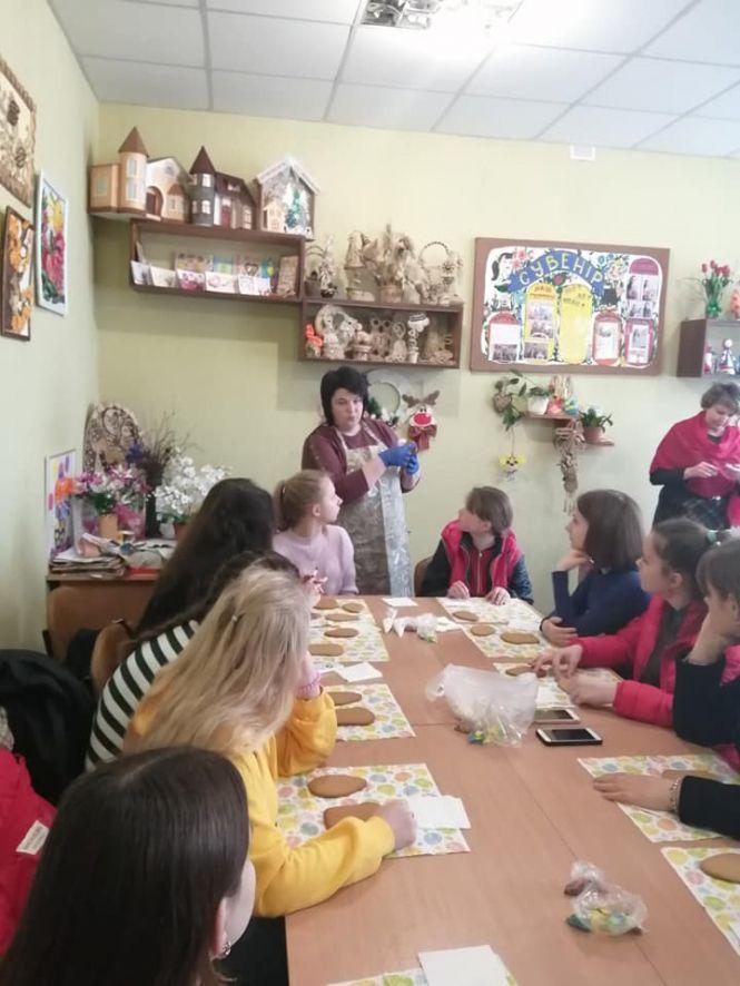 Ліцеїсти готували солодощі для дітей з Донеччини, фото №4 на сайті 20minut.ua