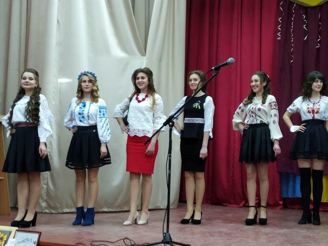 Новини Козятина - фото з «Суперстаршокласниця-2019»: перемогу виборола учениця Миколаївської школи Ольга Піркл «Суперстаршокласниця-2019»: перемогу виборола учениця Миколаївської школи Ольга Піркл, фото №12 на сайті 20minut.ua